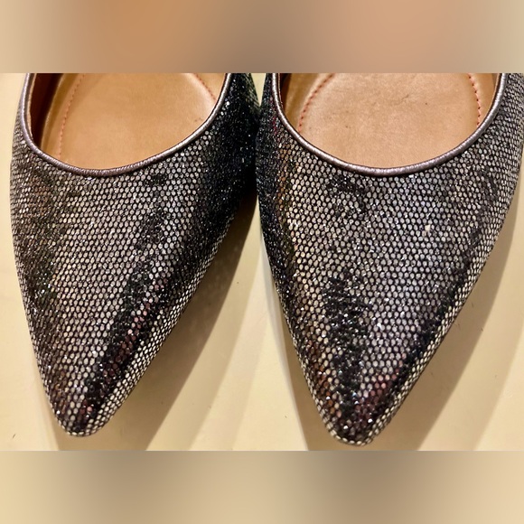 Isaac Mizrahi New York Silver Kitten Heels size 6.5 M - Picture 4 of 6